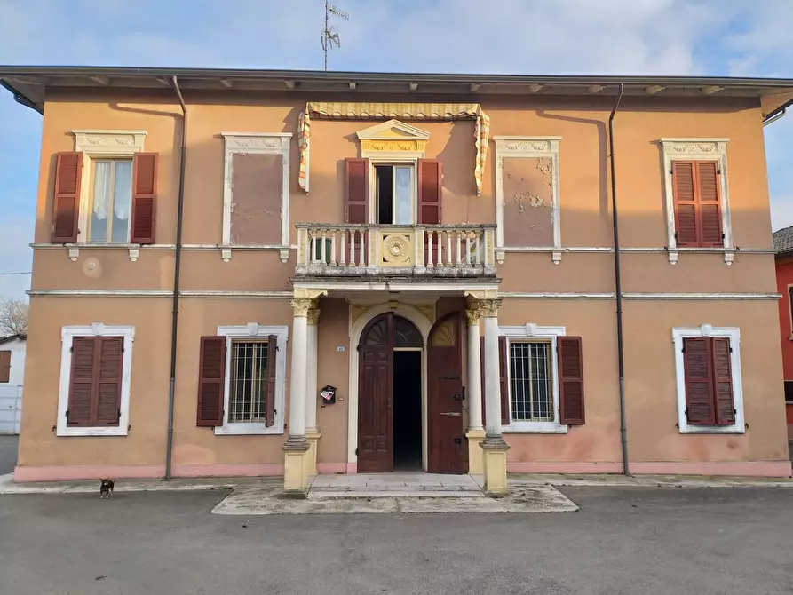 Immagine 1 di Villa in vendita  in Via Del Quaresimo a Reggio Nell'emilia