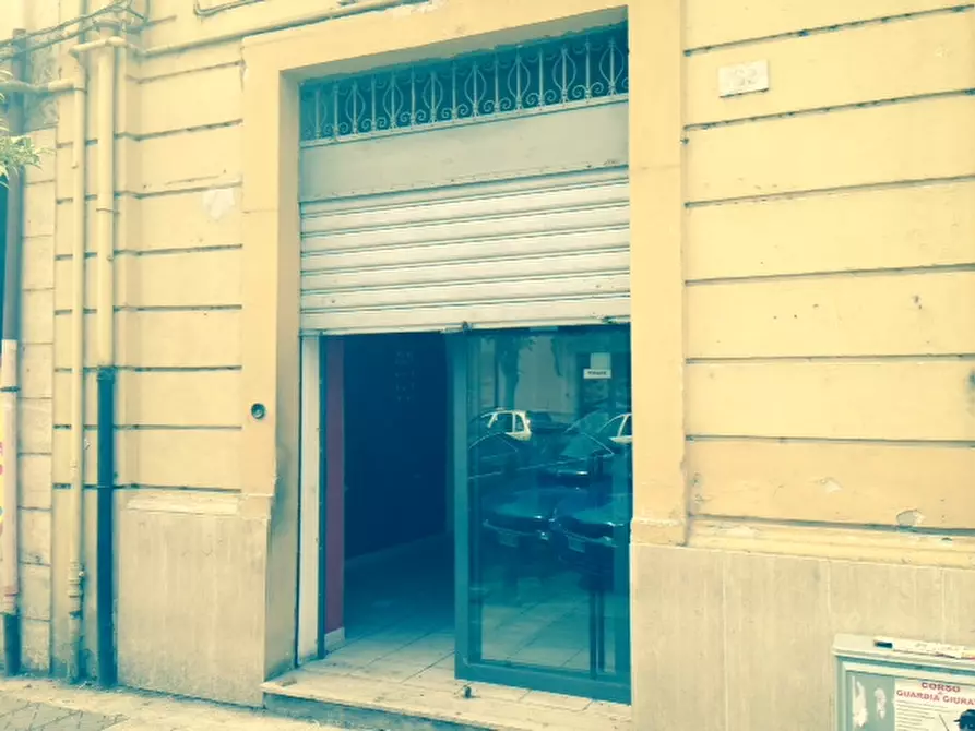 Immagine 1 di Locale commerciale in affitto  in via rivocati a Cosenza