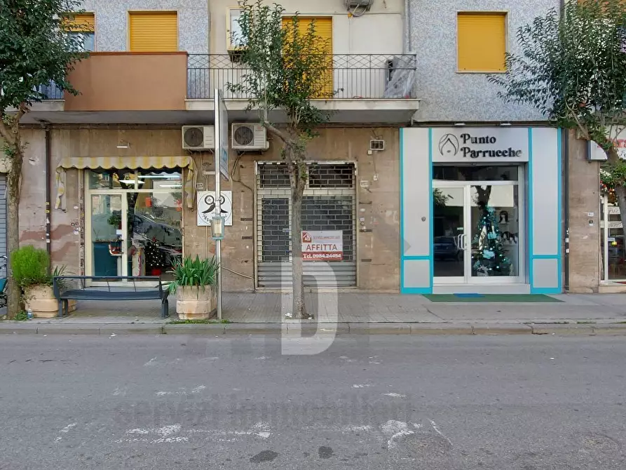 Immagine 1 di Locale commerciale in affitto  in via Panebianco a Cosenza