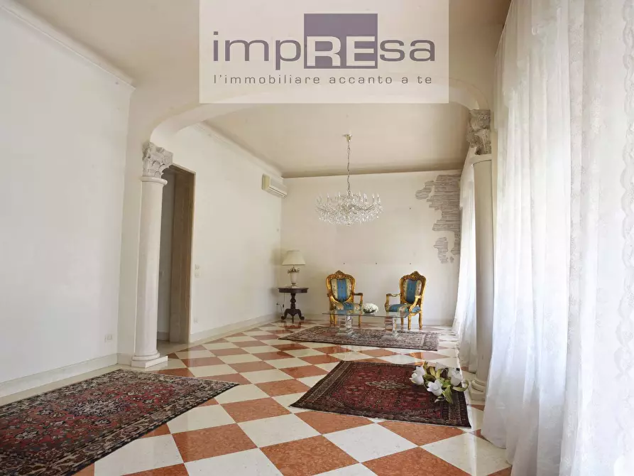 Immagine 1 di Villa in vendita  in Via Terraglio Treviso a Treviso