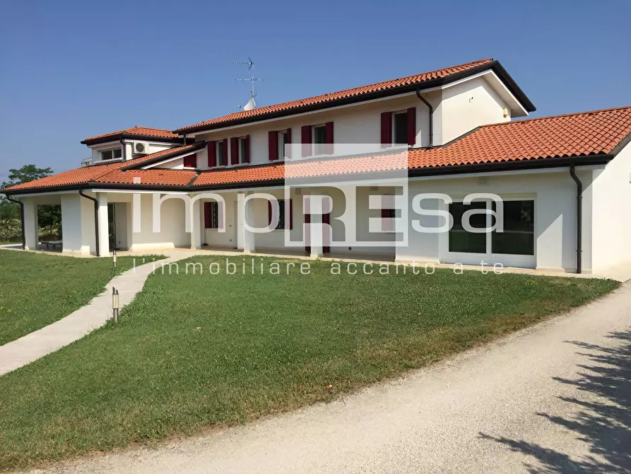 Immagine 1 di Villa in vendita  in VIA BURCHIELLI a Quinto Di Treviso