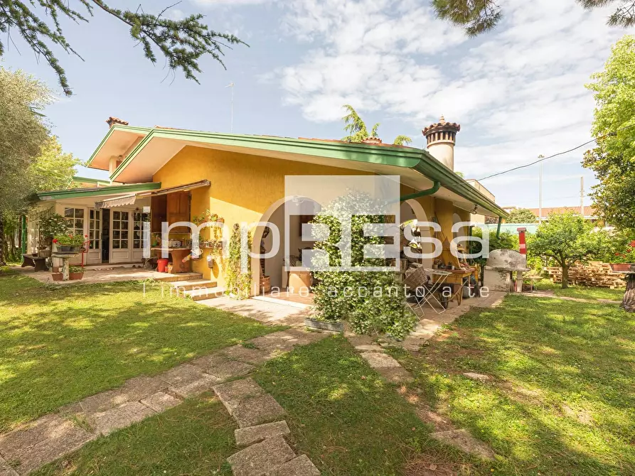 Immagine 1 di Villa in vendita  in Via Aquileia a Cordenons
