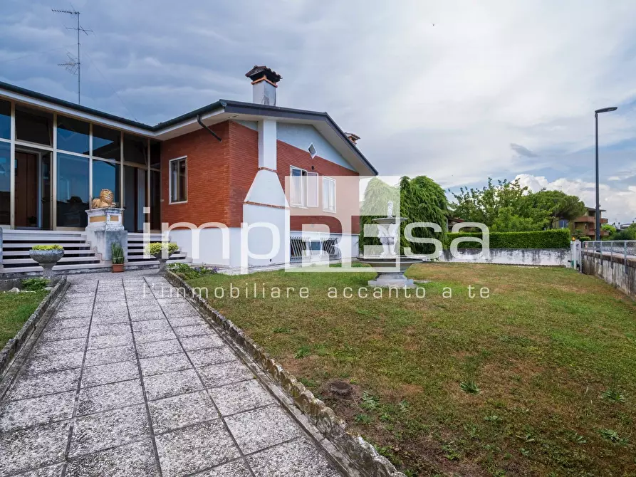 Immagine 1 di Casa indipendente in vendita  in Via della Repubblica a Maserada Sul Piave