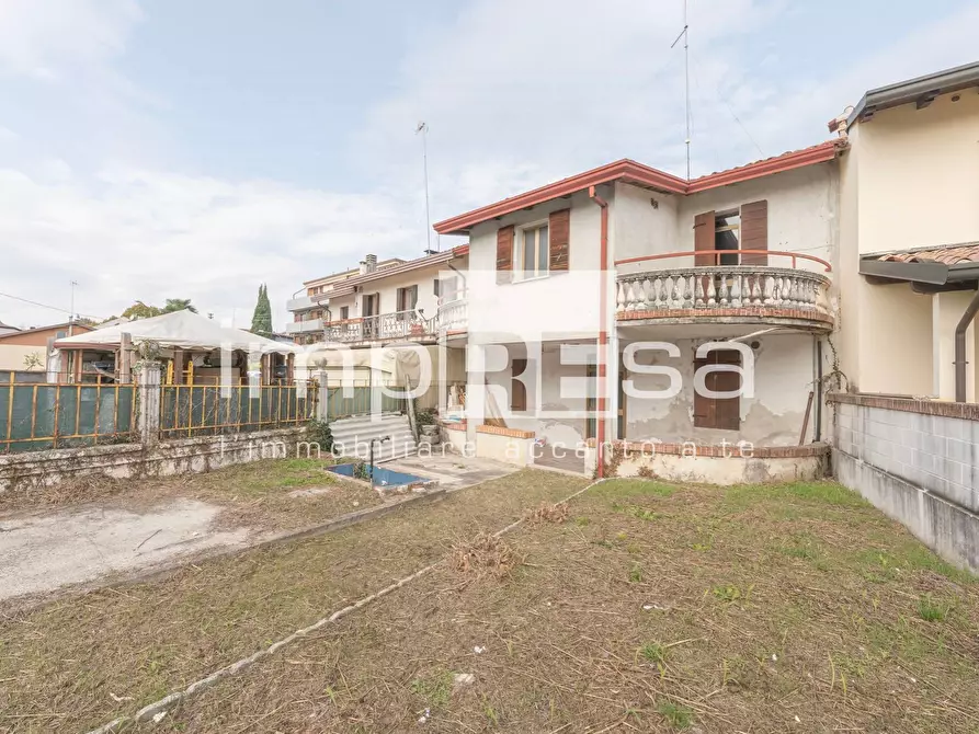 Immagine 1 di Villa in vendita  in Via calvi a Pordenone