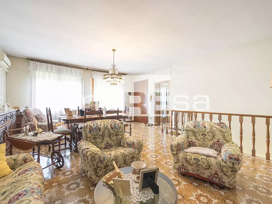 Immagine 1 di Villa in vendita  in Via G. Garibaldi a Fosso'