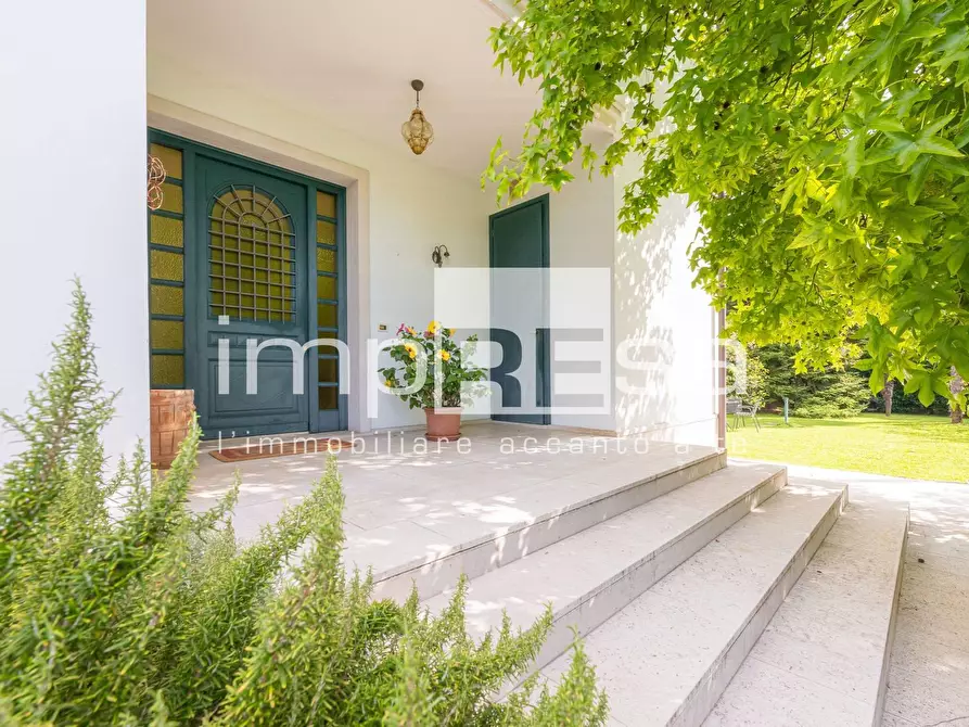 Immagine 1 di Villa in vendita  in Via Montereale a Pordenone