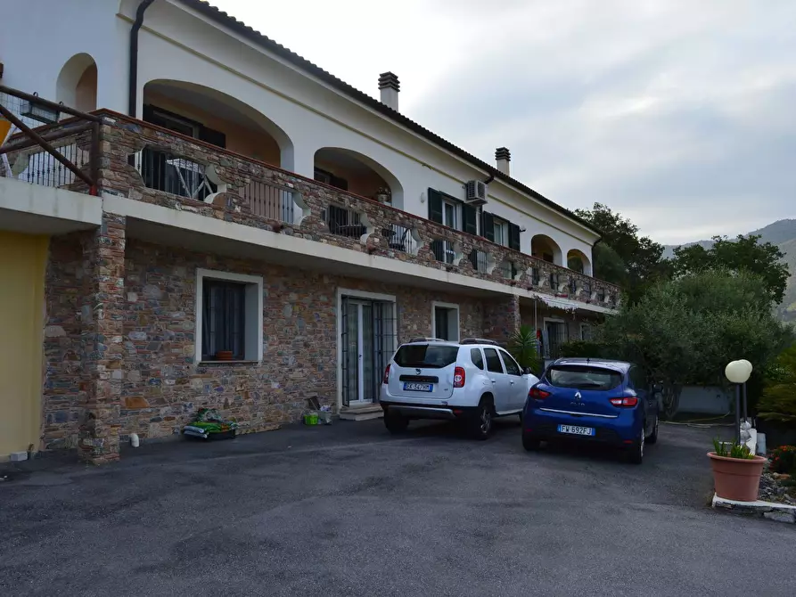 Immagine 1 di Villa in vendita  a Cisano Sul Neva