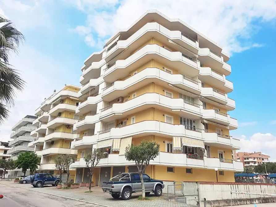 Immagine 1 di Appartamento in vendita  in via Pompeo a Alba Adriatica