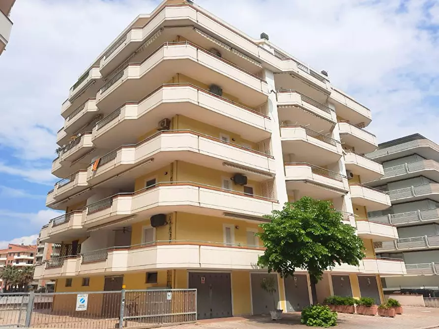 Immagine 1 di Appartamento in vendita  in via Pompeo a Alba Adriatica