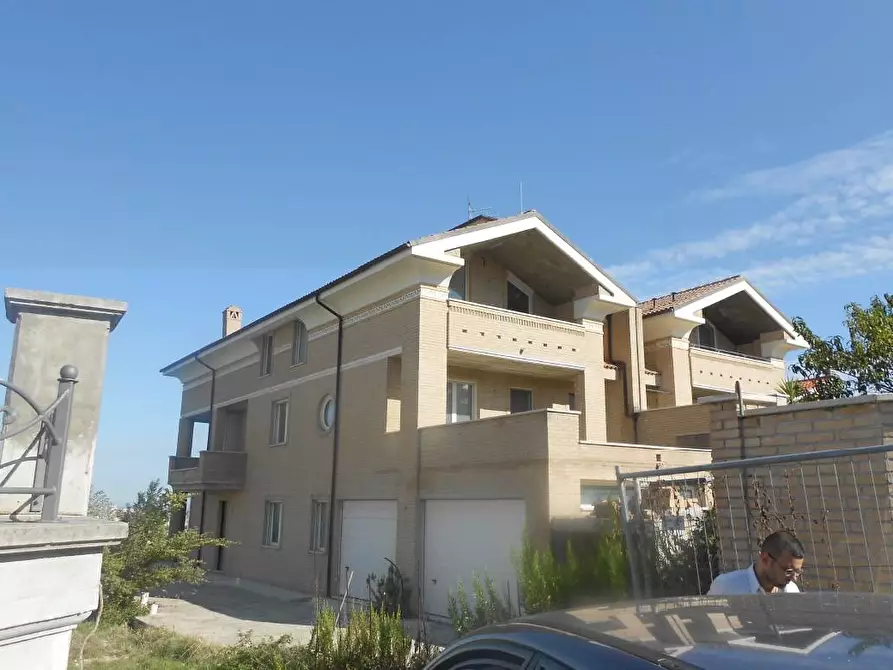 Immagine 1 di Villa in vendita  in Strada Colle San Donato a Pescara