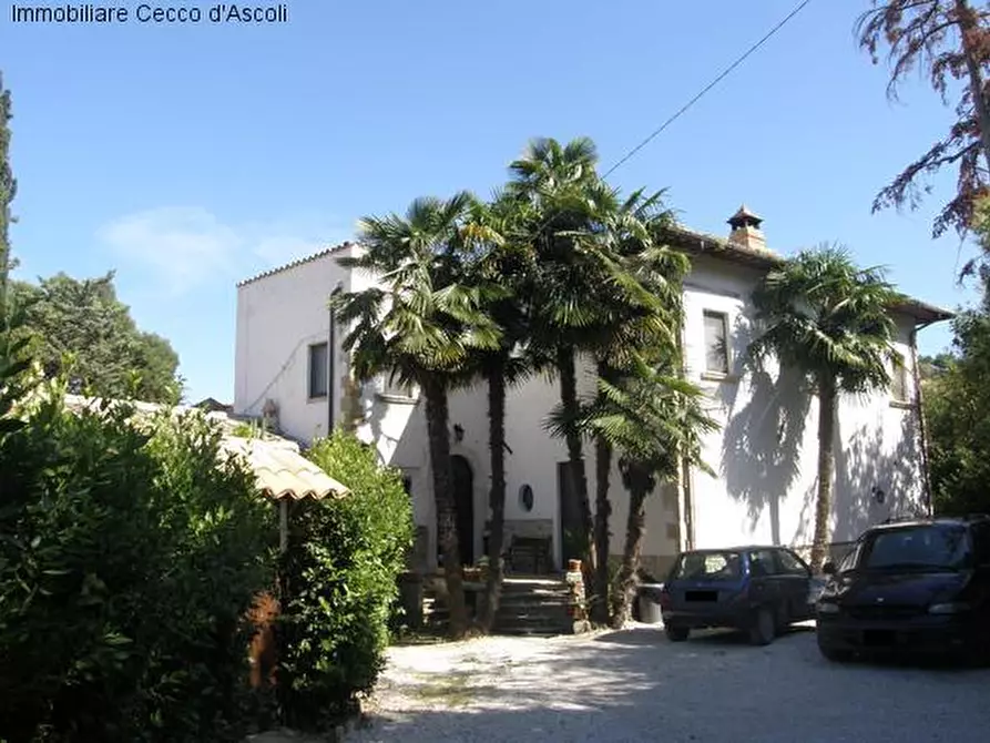 Immagine 1 di Villa in vendita  a Ascoli Piceno