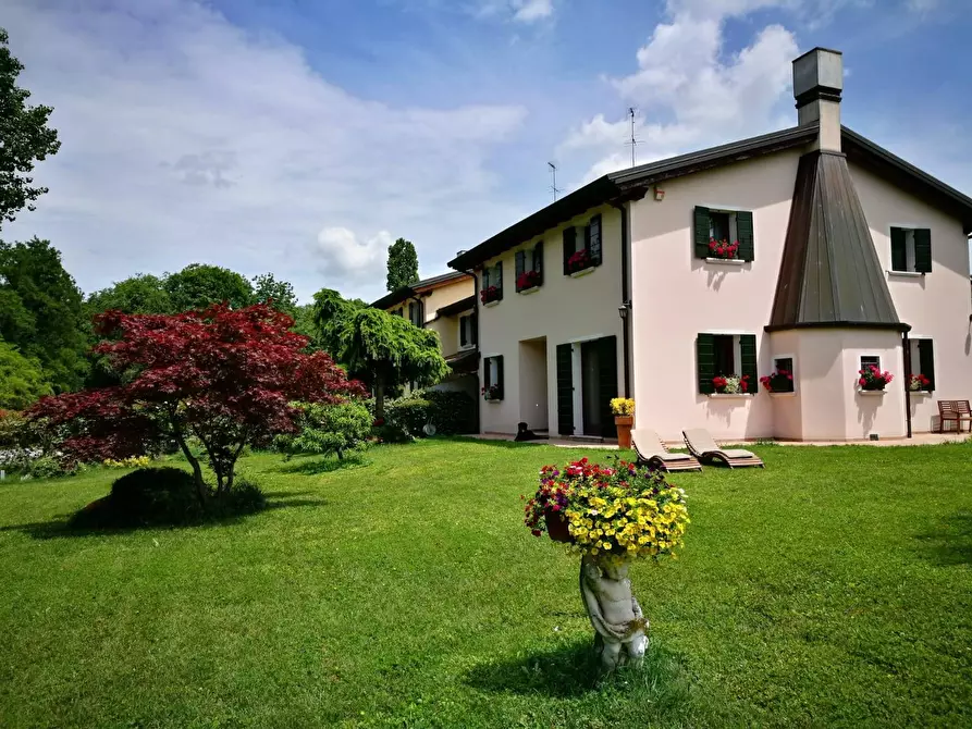 Immagine 1 di Villa in vendita  a Annone Veneto