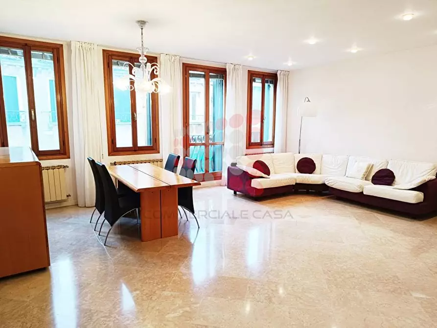 Immagine 1 di Appartamento in vendita  in San Polo a Venezia