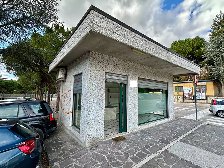 Immagine 1 di Locale commerciale in affitto  in via Gramsci a Giulianova