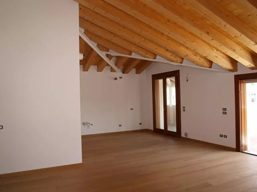 Immagine 1 di Appartamento in vendita  in Via C. Battisti a Treviso