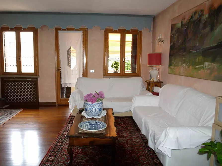 Immagine 1 di Appartamento in vendita  in Via Oberdan a Treviso
