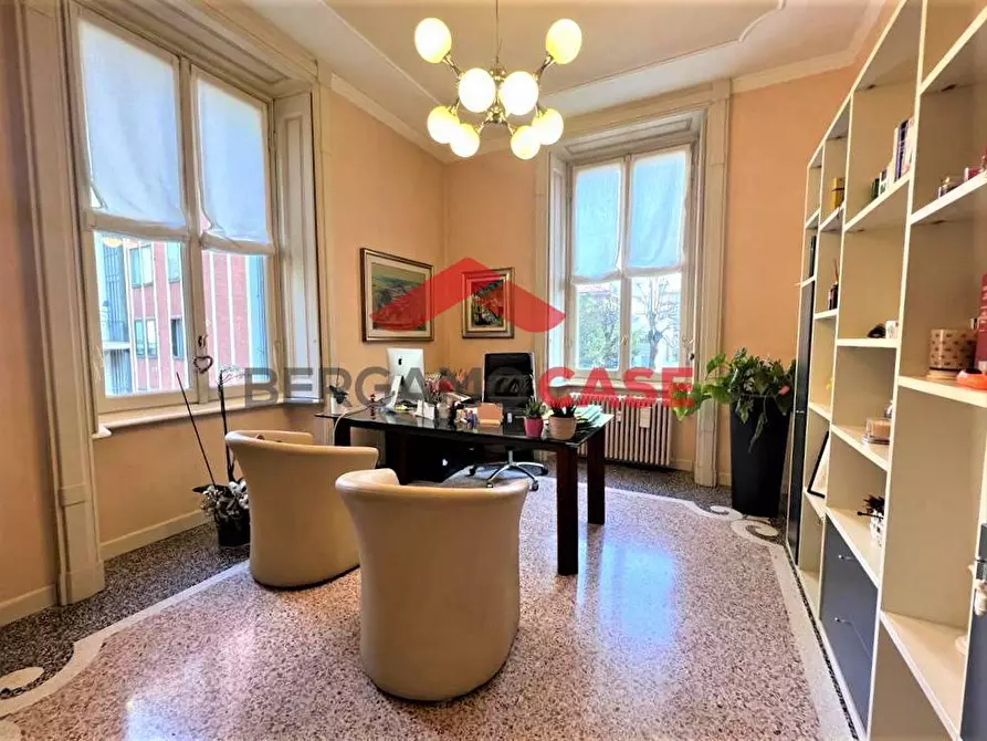 Immagine 1 di Ufficio in affitto  in Via Partigiani a Bergamo