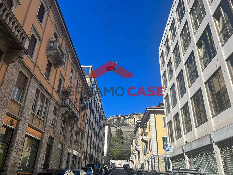 Immagine 1 di Appartamento in vendita  in Via Locatelli a Bergamo