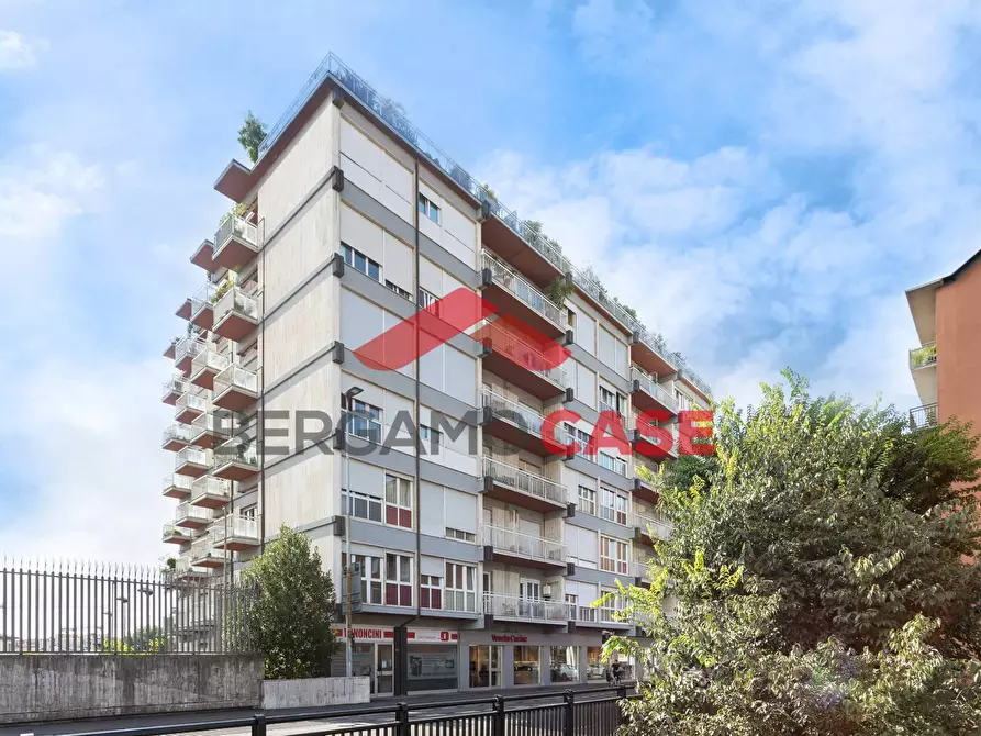 Immagine 1 di Appartamento in vendita  in Via Suardi a Bergamo