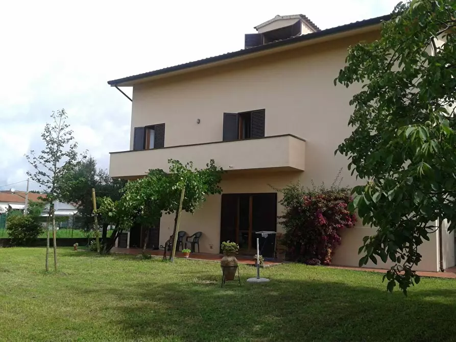Immagine 1 di Villa in vendita  in Via dei Piastroni a Cascina