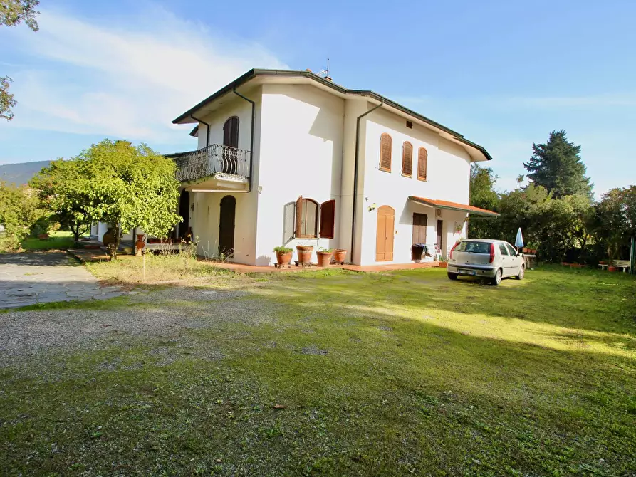 Immagine 1 di Villa in vendita  in Via Tosco Romagnola a Cascina