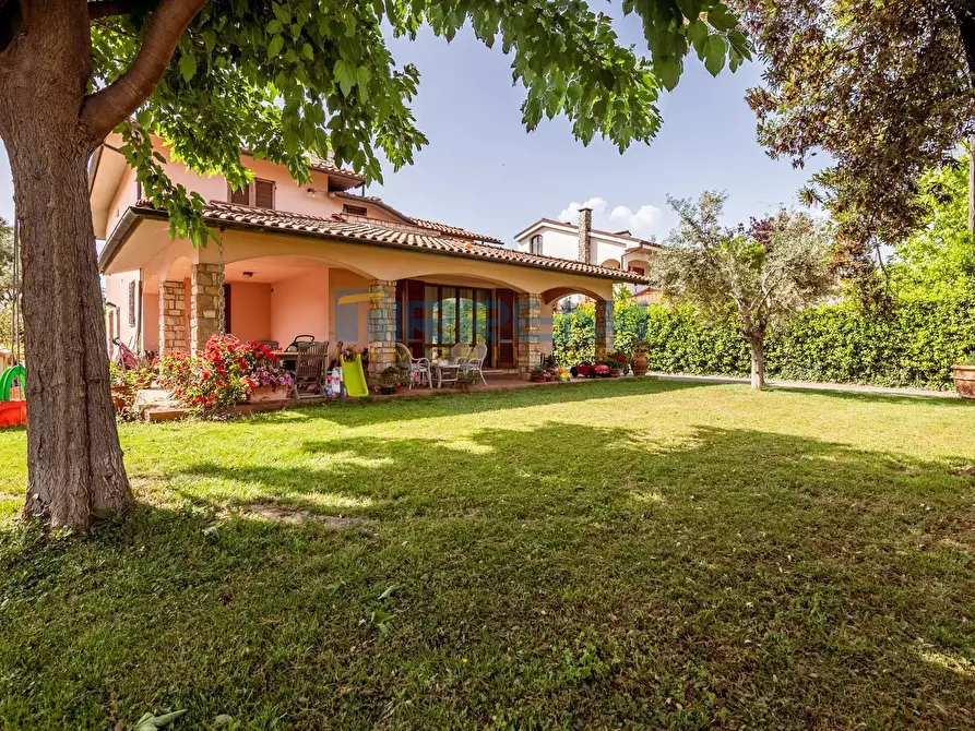 Immagine 1 di Villa in vendita  in Via Ivan Rocchi a Cascina
