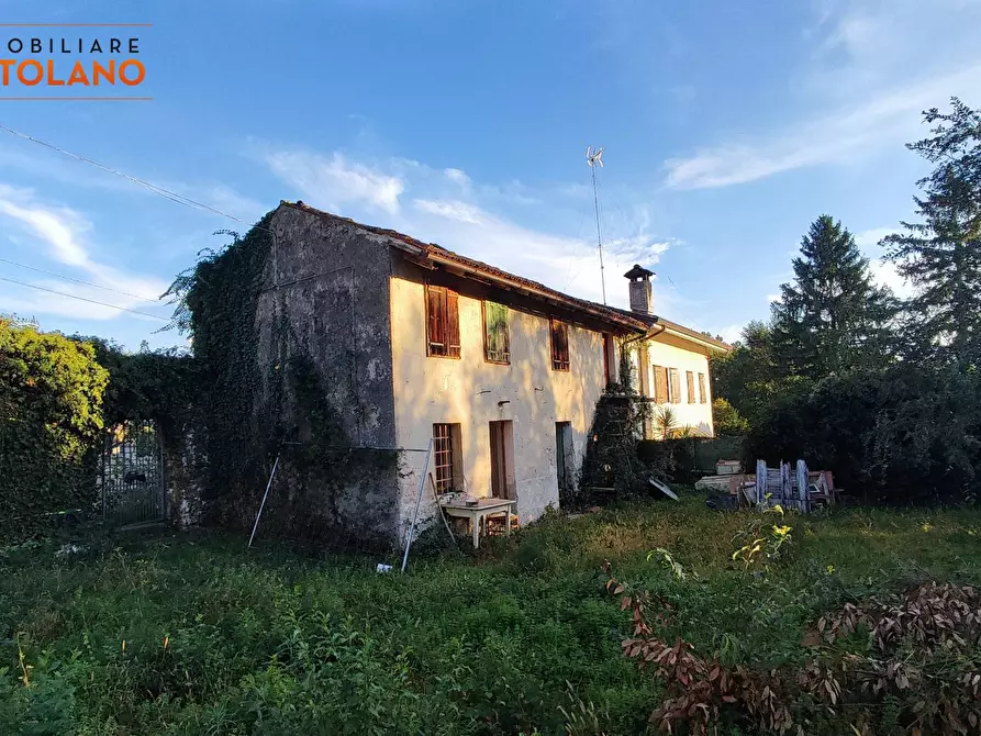 Immagine 1 di Villa in vendita  in Via del Lago a Capriva Del Friuli