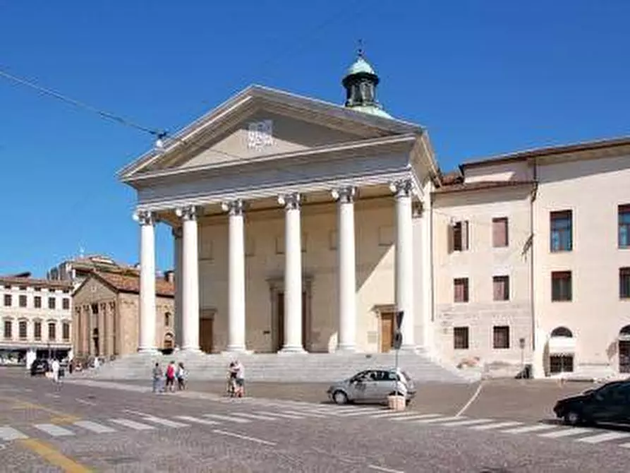 Immagine 1 di Negozio in vendita  in via canova a Treviso