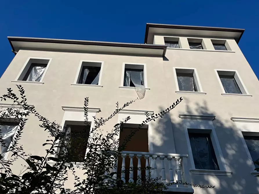 Immagine 1 di Palazzo in vendita  in via piave a Treviso