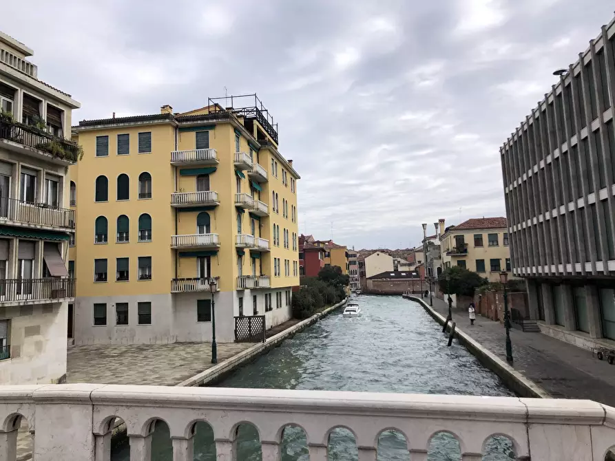 Immagine 1 di Appartamento in vendita  in dorsoduro a Venezia