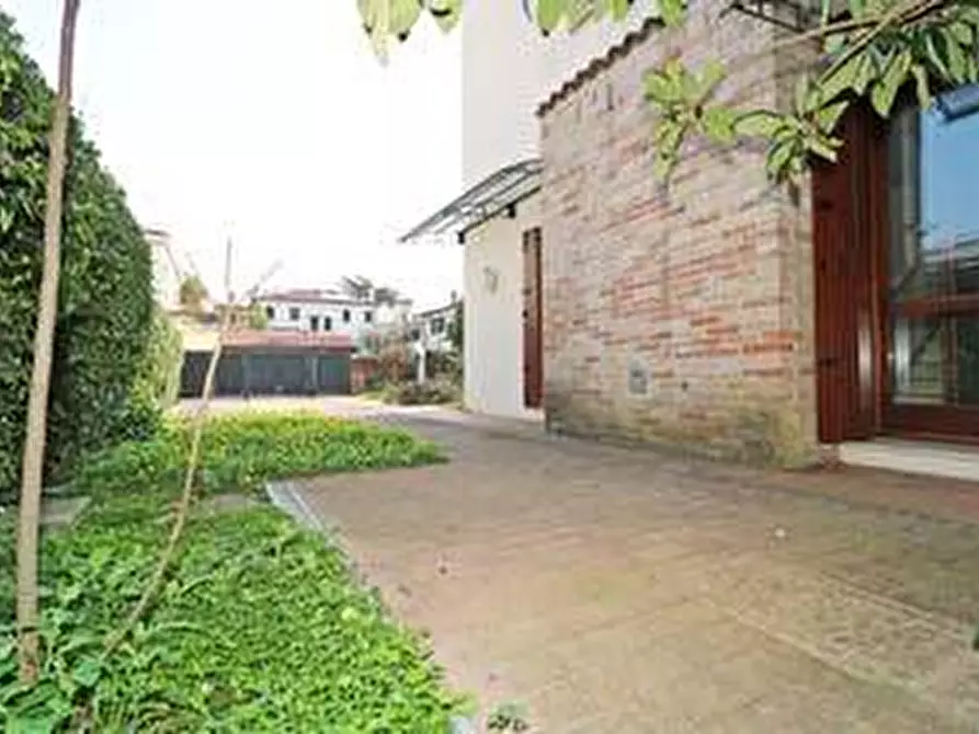 Immagine 1 di Appartamento in vendita  in VIALE LUZZATI a Treviso
