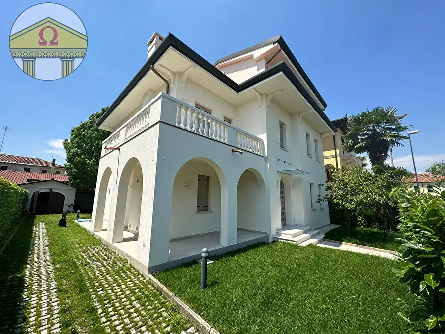 Immagine 1 di Villa in vendita  a Treviso