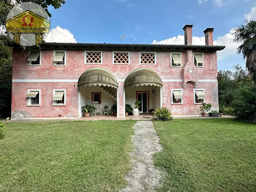 Immagine 1 di Villa in vendita  a Casale Sul Sile