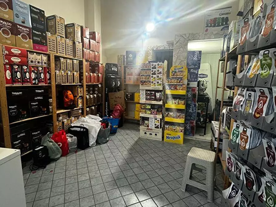 Immagine 1 di Attività commerciale in vendita  in Via Giustiniano a Napoli