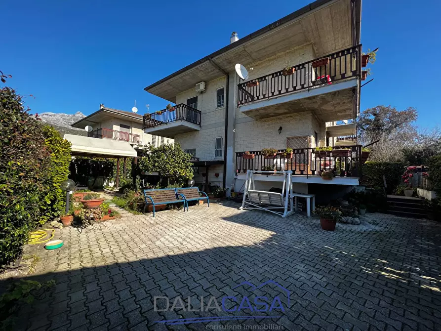 Immagine 1 di Villa in vendita  in Via Appia Lato Napoli a Formia