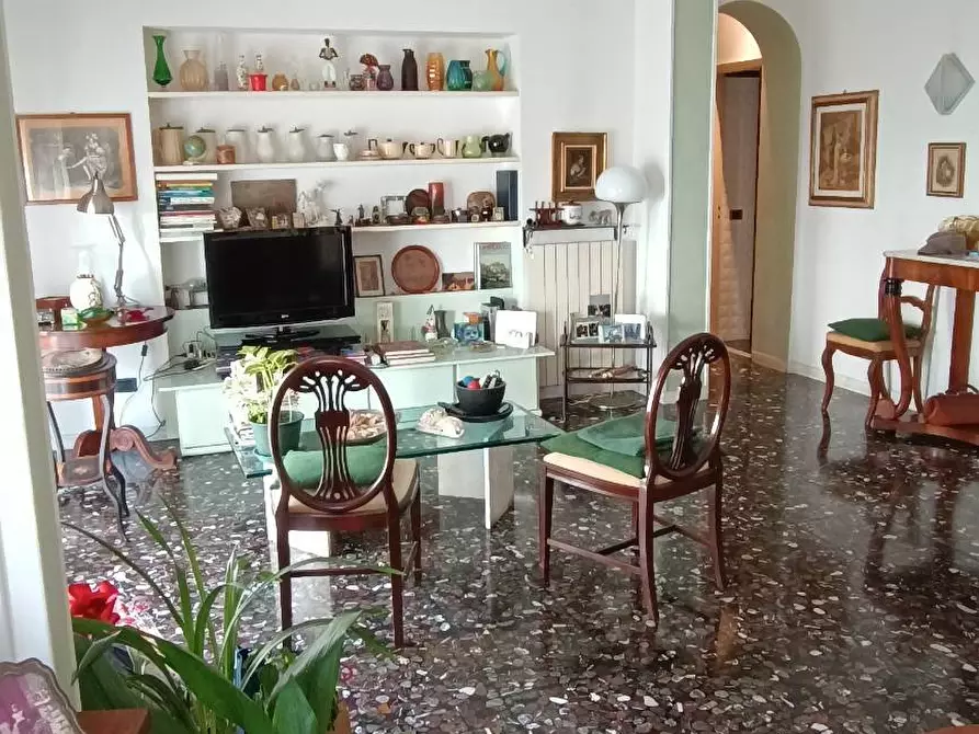 Immagine 1 di Appartamento in vendita  in Via A Vespucci a Viareggio
