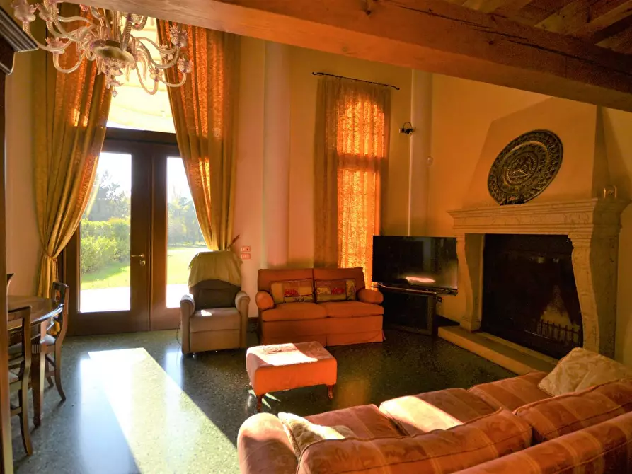 Immagine 1 di Villa in affitto  in via sant'elena a Silea