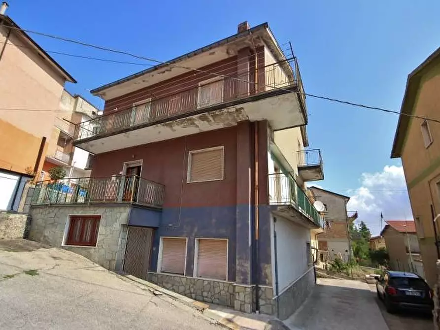 Immagine 1 di Palazzo in vendita  in Via Mastroprospero a Vallata