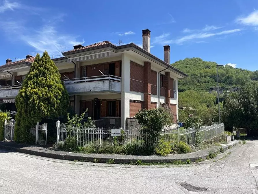 Immagine 1 di Villa in vendita  in via nicola adamo a Atripalda