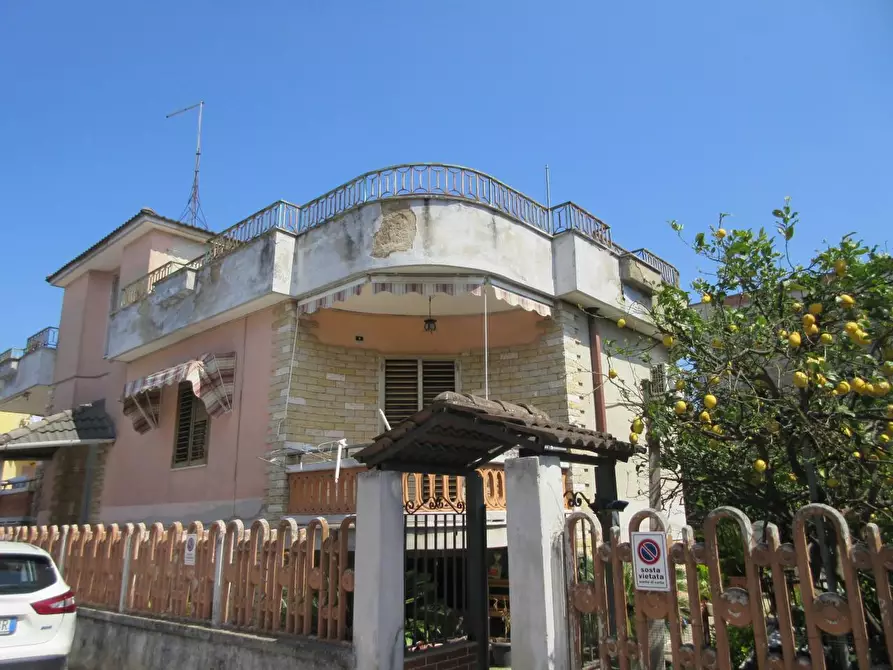 Immagine 1 di Villa in vendita  in Via Appia a Maddaloni