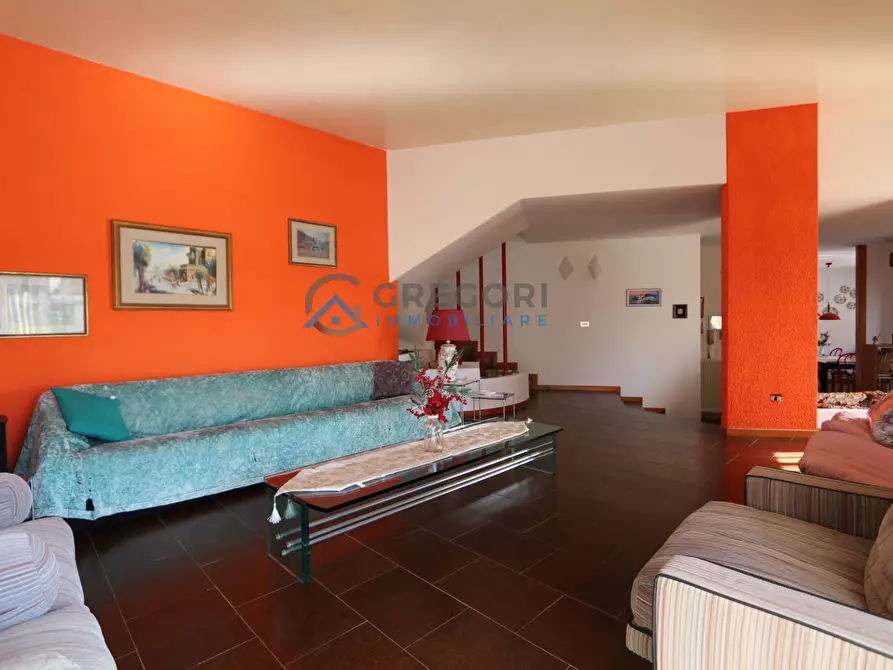 Immagine 1 di Villa in vendita  in via Gramsci a Monsampolo Del Tronto