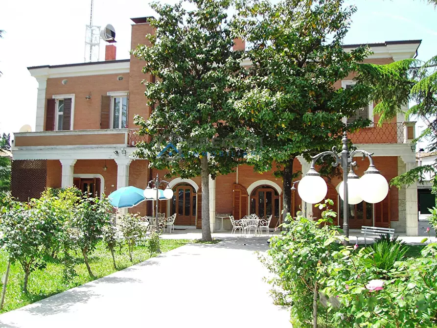 Immagine 1 di Villa in vendita  in via De Berardinis a Nereto