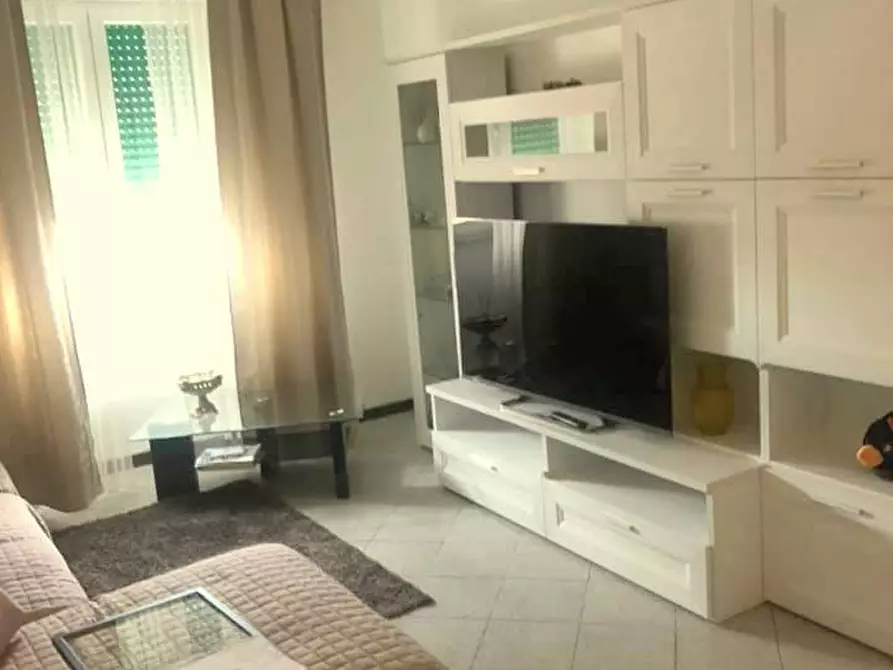 Immagine 1 di Appartamento in affitto  in via aurelia a Viareggio