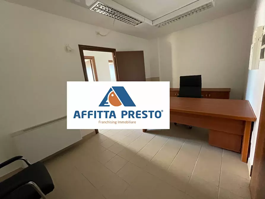 Immagine 1 di Ufficio in affitto  in Via Bramante a Porto Torres