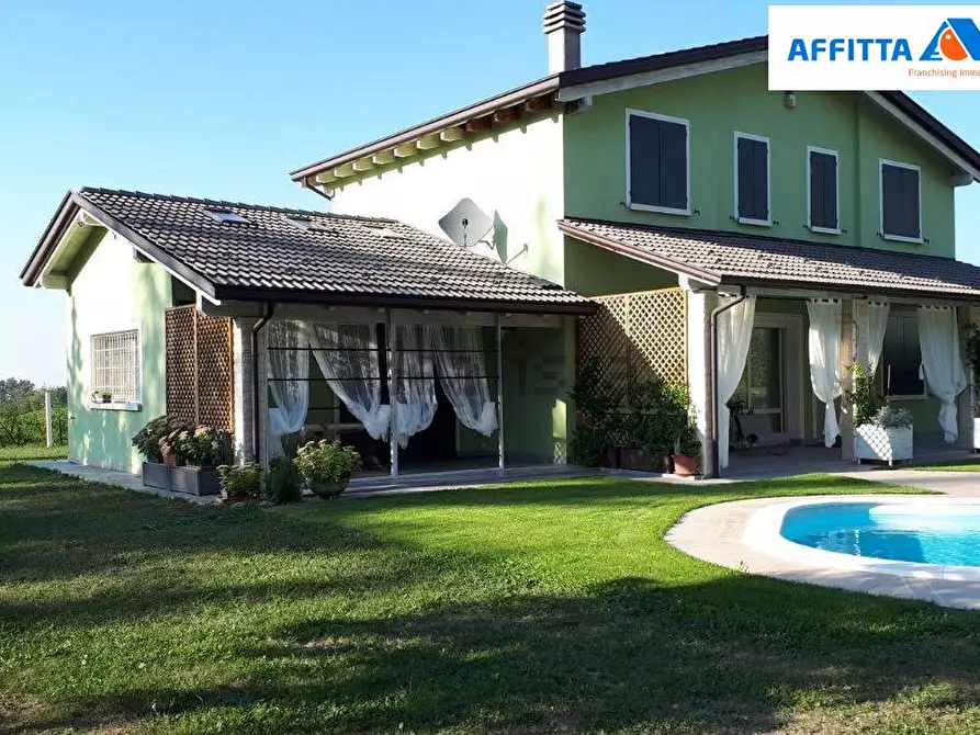 Immagine 1 di Villa in vendita  in strada Neviano de' Rossi a Fornovo Di Taro