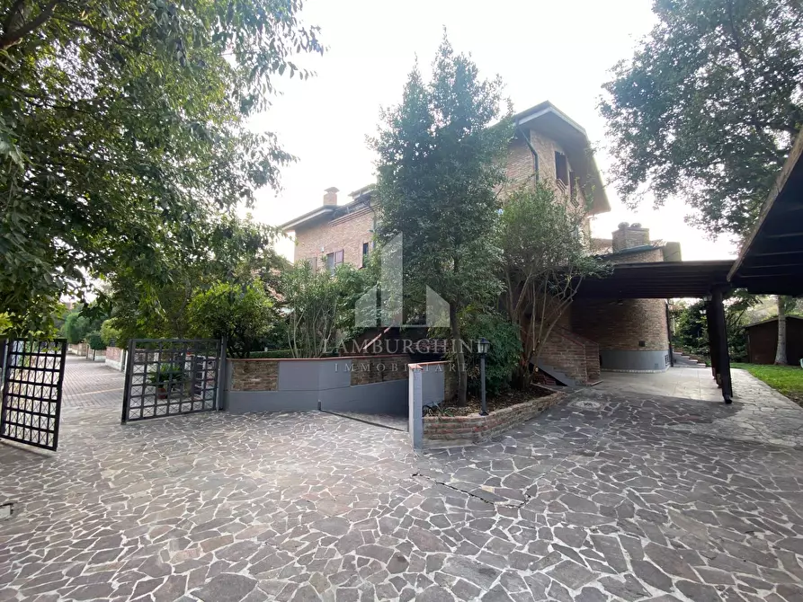 Immagine 1 di Villa in vendita  in Via Borgo Punta a Ferrara