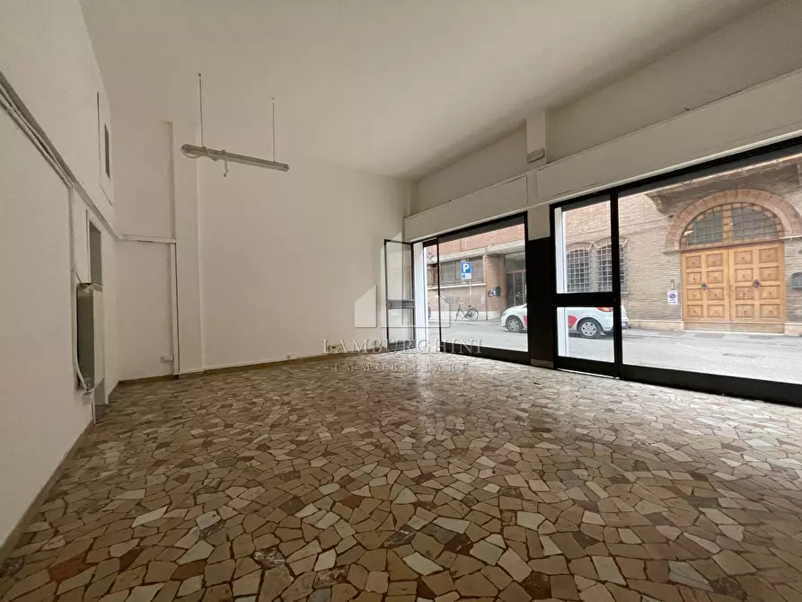 Immagine 1 di Negozio in affitto  in Via Ludovico Ariosto a Ferrara