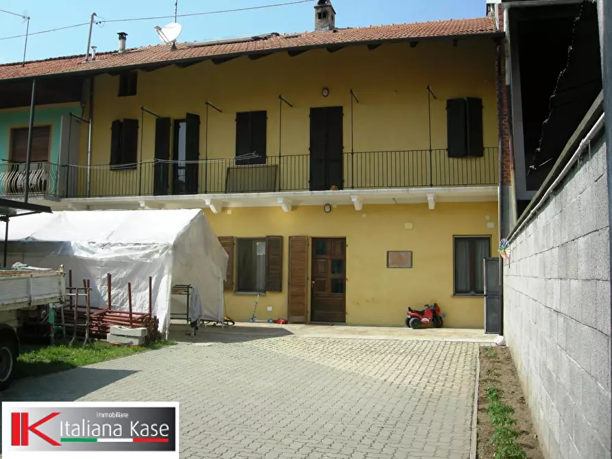 Immagine 1 di Casa indipendente in vendita  in via roma a Caluso