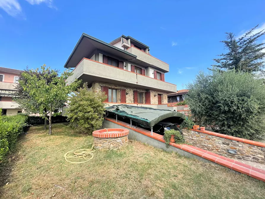 Immagine 1 di Villa in vendita  in Perignano a Lari