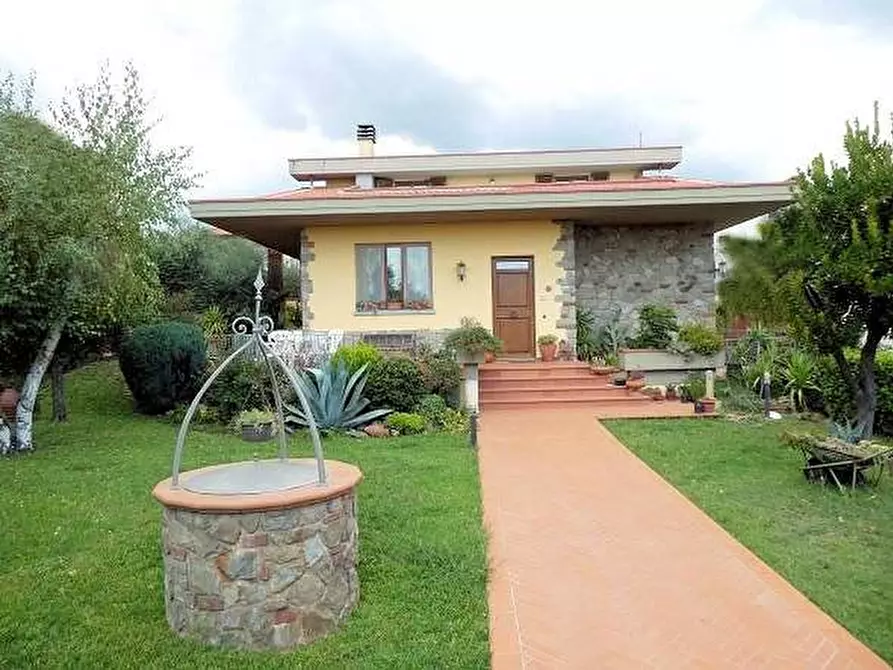 Immagine 1 di Villa in vendita  a Loro Ciuffenna
